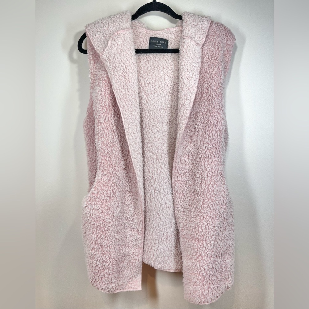 Love Tree Women’s Pale Pink Sleeveless Hooded Sherpa Size Medium